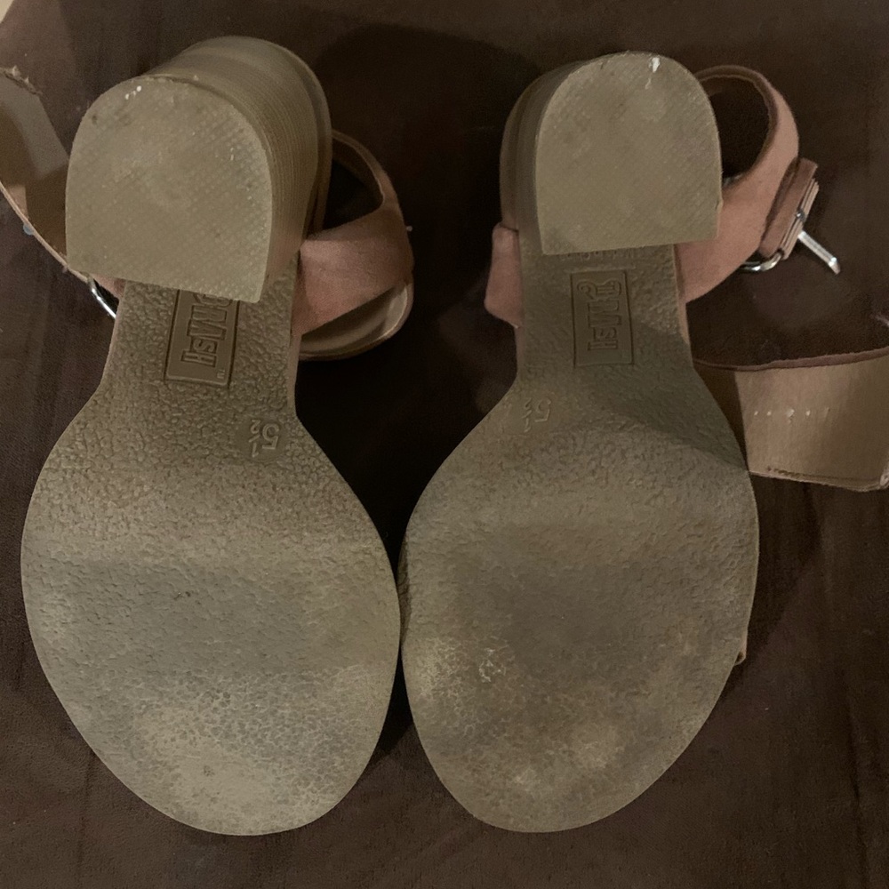 Heels - Picture 2 of 3